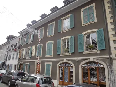 Street view of Carouge, the area around Yatouland