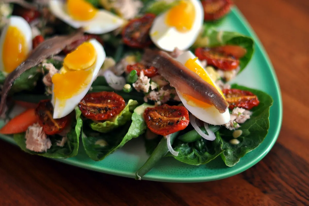 Symbolbild: salade niçoise (nicht aufgenommen bei Brasserie des Halles de l'Ile)