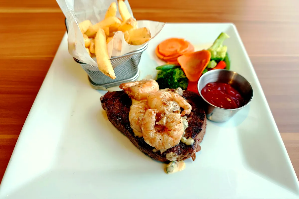 Symbolbild: ribeye steak (nicht aufgenommen bei Café de Paris)