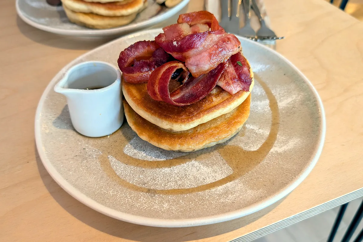 Symbolbild: pancake stack syrup (nicht aufgenommen bei Demi Lune Café)