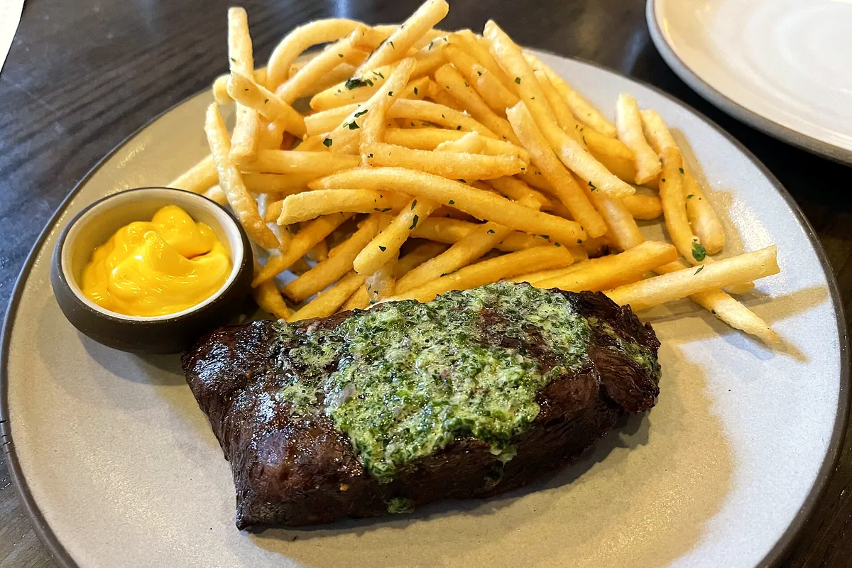 Symbolbild: steak frites (nicht aufgenommen bei La Cave du Boucher)