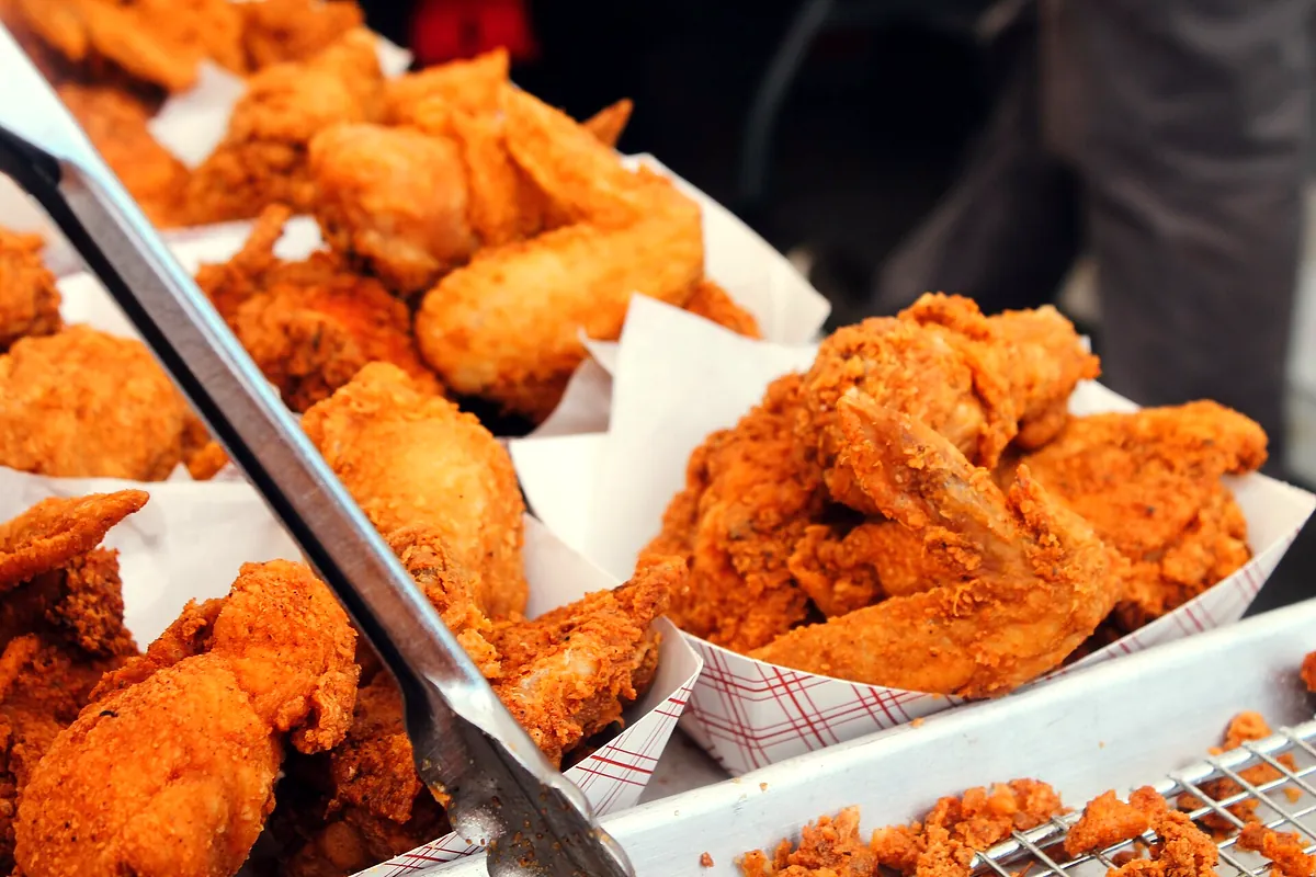 Symbolbild: fried chicken (nicht aufgenommen bei La Rotisserie de la Ferme)
