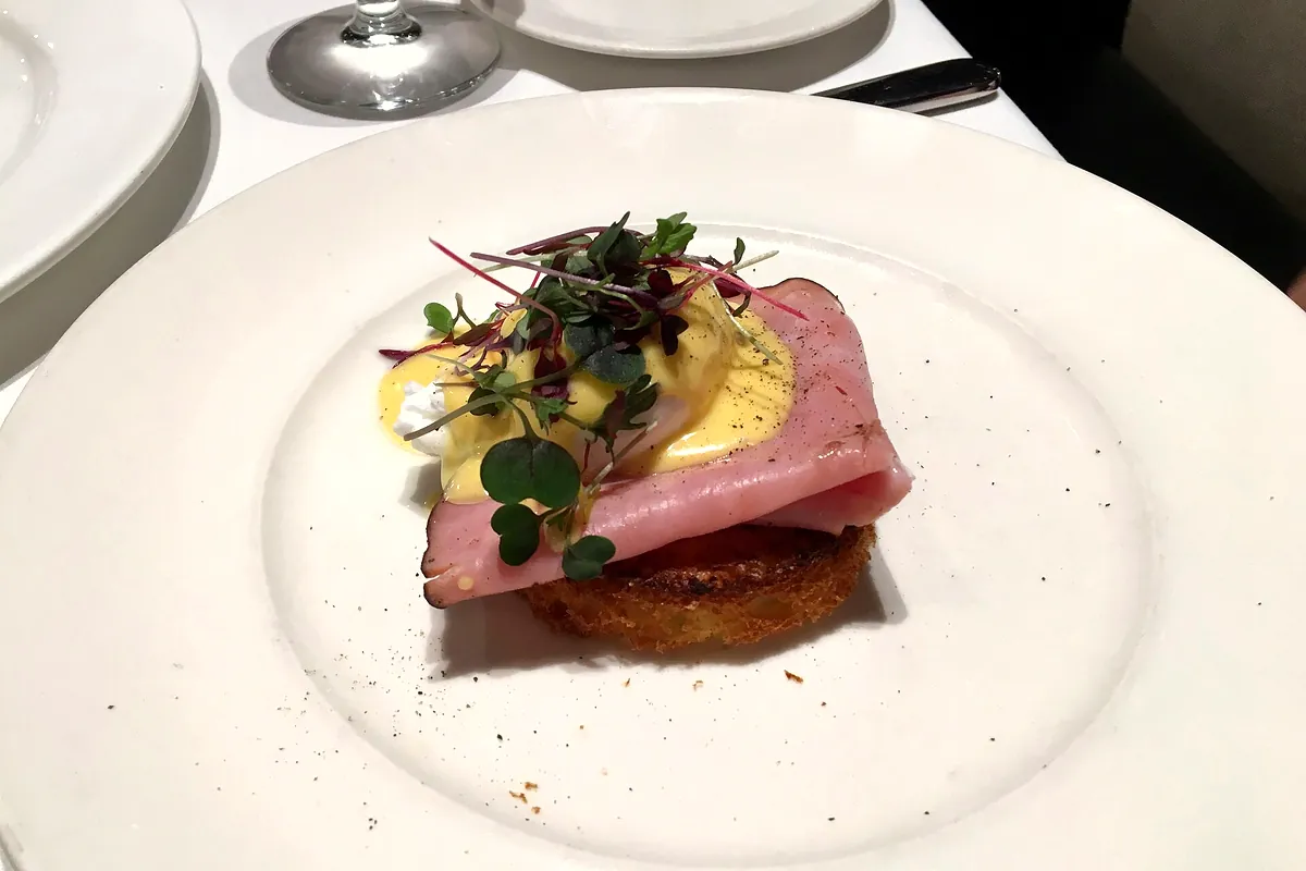 Symbolbild: eggs benedict (nicht aufgenommen bei Madame - Carl-Vogt)