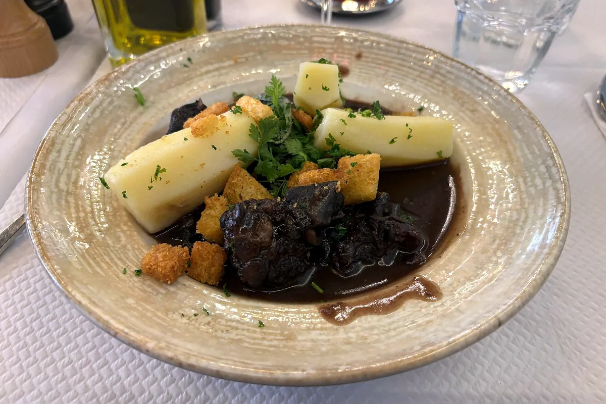 Symbolbild: boeuf bourguignon (nicht aufgenommen bei Restaurant de la Plage & Buvette)